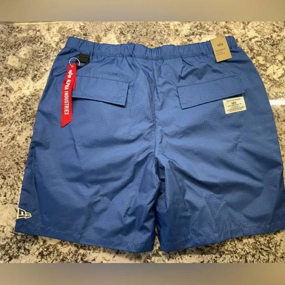 Men’s Chicago Cubs New Era Alpha Industries Shorts Size L